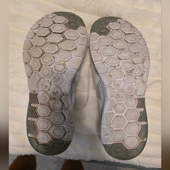 Nike Women's FLEX Experience Run Sneakers - Picture 7 of 11